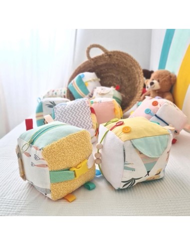 Cubo de actividades con texturas, Pretty Dolly