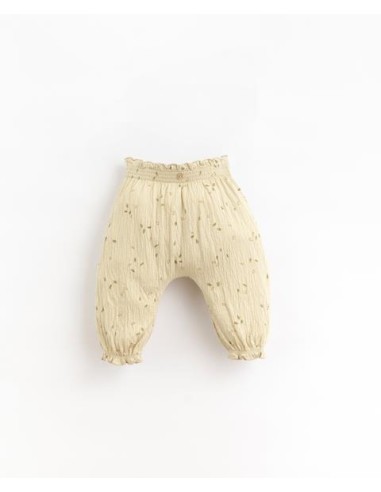 Pantalón con cintura y puños elásticos. Play Up